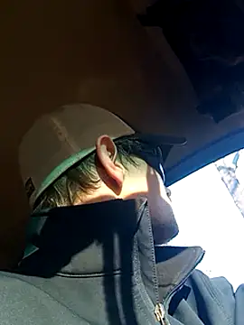 Snapshot of Midwestalpha chatting on December 3, 2024, 8:39 pm Midwestalpha online show from December 3, 2024, 8:39 pm