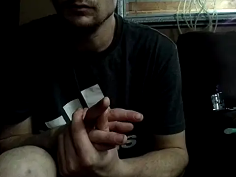 Snapshot of Midwestalpha chatting on December 31, 2024, 12:15 pm Midwestalpha online show from December 31, 2024, 12:15 pm