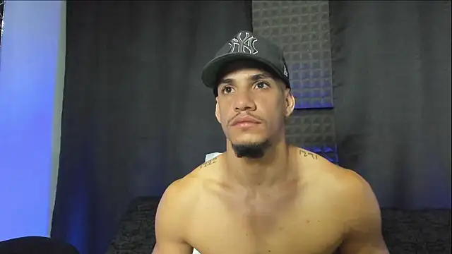 jhonnysnow17 online show from March 27, 2026, 8:26 am