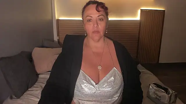 megan dreamsss online show from February 6, 2026, 12:04 am