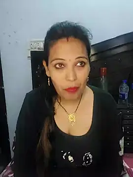 Poojabhabi101 online show from January 1, 2025, 5:11 pm