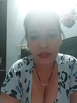 Snapshot of Poojabhabi101 chatting on February 17, 2026, 5:15 am Poojabhabi101 online show from February 17, 2026, 5:15 am