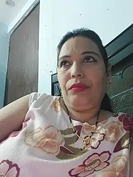Snapshot of Poojabhabi101 chatting on June 12, 2026, 6:34 am Poojabhabi101 online show from June 12, 2026, 6:34 am