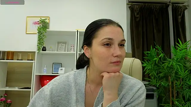 SelineSole online show from February 6, 2025, 4:03 pm