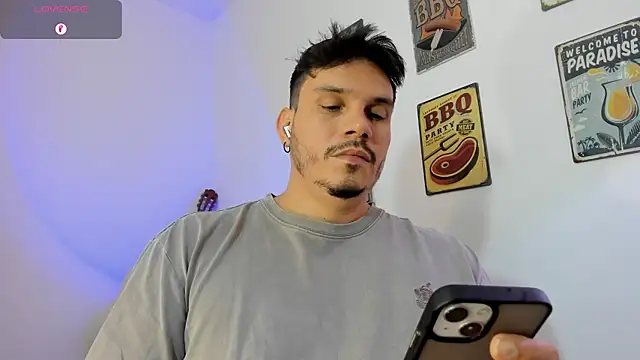 Snapshot of alejandro_stark chatting on February 5, 2026, 3:00 am alejandro stark online show from February 5, 2026, 3:00 am