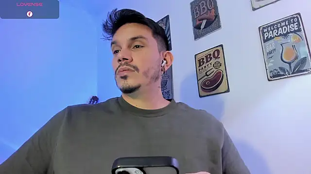 Snapshot of alejandro_stark chatting on February 6, 2026, 1:43 am alejandro stark online show from February 6, 2026, 1:43 am