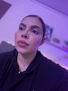 GigiiStone online show from December 20, 2024, 4:42 am