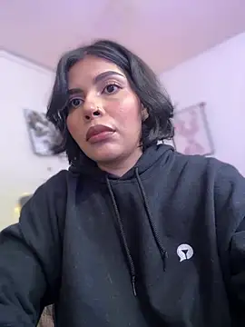 GigiiStone online show from February 5, 2025, 10:22 pm