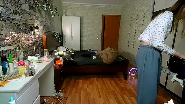   Aphrodita  wow   online show from April 10, 2026, 2:55 pm