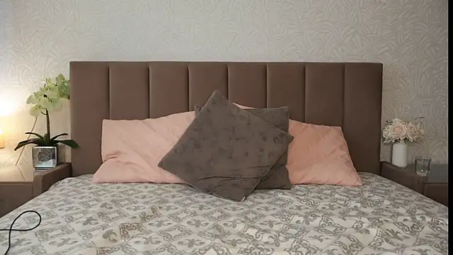 honeyed poison online show from November 27, 2025, 10:39 am