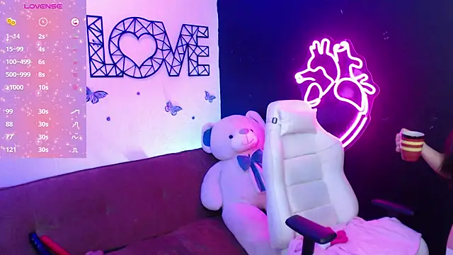 Snapshot of demyanderson_ chatting on January 7, 2025, 9:35 pm demyanderson online show from January 7, 2025, 9:35 pm