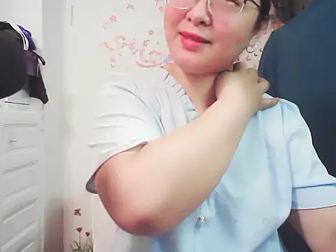 xiaorou-z online show from April 3, 2026, 2:31 am