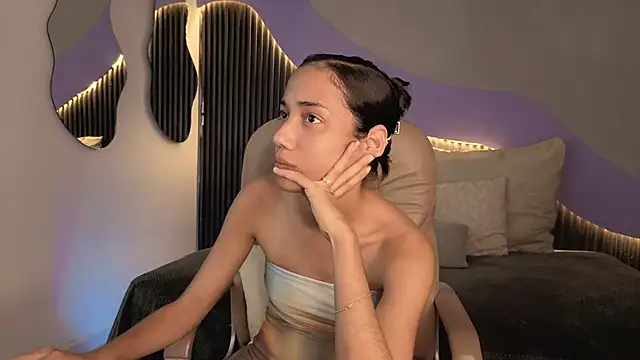 hot little bunny online show from February 19, 2026, 9:33 pm