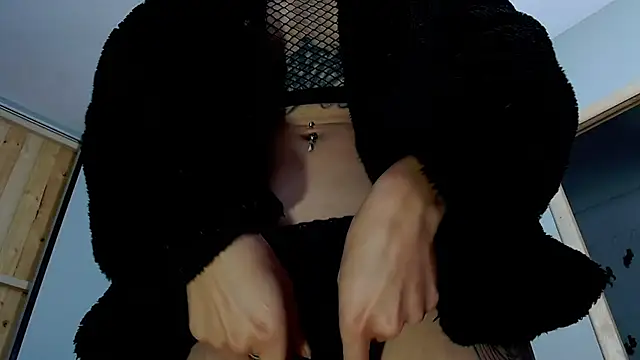 VickyJackson  online show from February 25, 2025, 7:58 pm