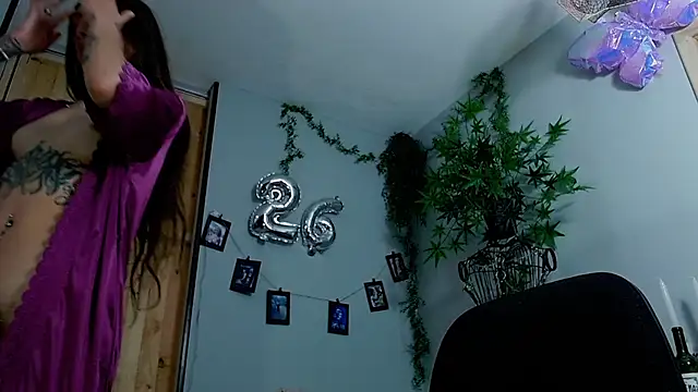 VickyJackson  online show from March 11, 2025, 4:29 pm