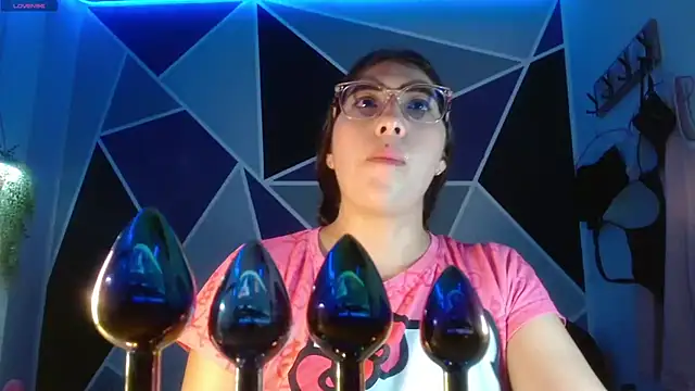 DaMikaela  online show from September 16, 2025, 6:42 pm