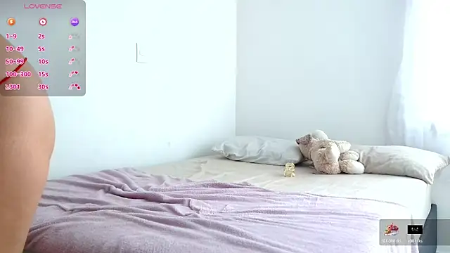 Snapshot of Ania_jones chatting on October 11, 2025, 8:40 pm Ania jones online show from October 11, 2025, 8:40 pm