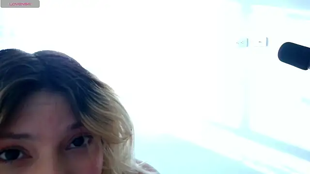 Snapshot of Ania_jones chatting on October 17, 2025, 9:39 pm Ania jones online show from October 17, 2025, 9:39 pm