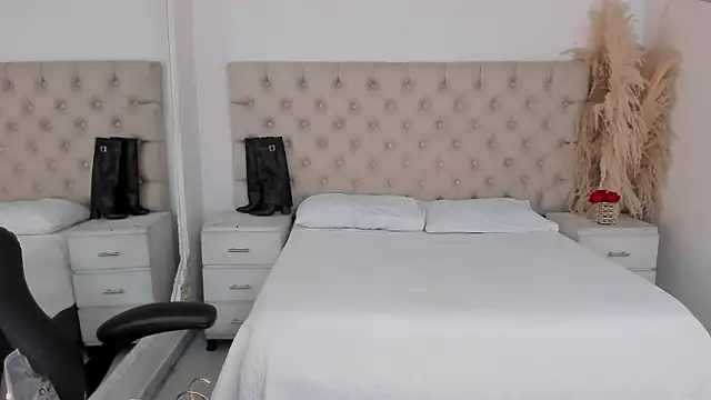 Snapshot of CinthiaCollins chatting on August 3, 2026, 8:01 pm CinthiaCollins online show from August 3, 2026, 8:01 pm