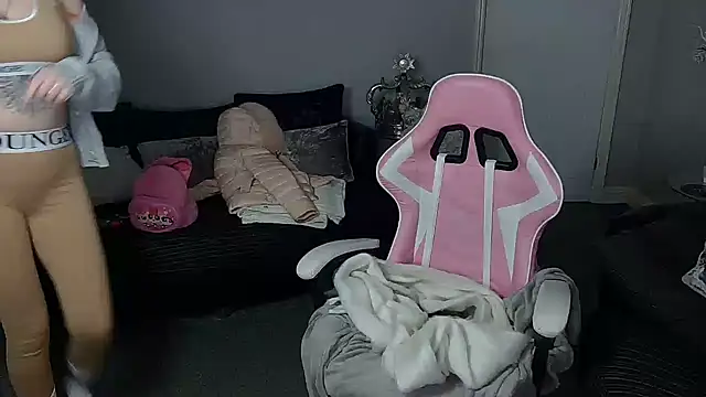 Snapshot of Red_firesquirt chatting on December 16, 2024, 2:38 pm Red firesquirt online show from December 16, 2024, 2:38 pm