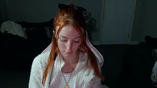 Snapshot of Red_firesquirt chatting on January 14, 2025, 3:57 pm Red firesquirt online show from January 14, 2025, 3:57 pm