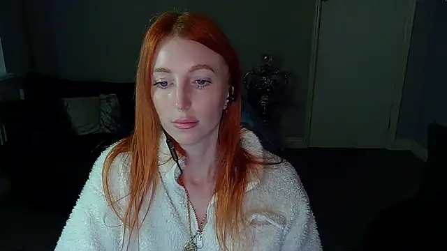 Snapshot of Red_firesquirt chatting on January 17, 2025, 4:04 pm Red firesquirt online show from January 17, 2025, 4:04 pm