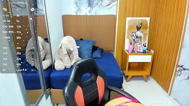 LORENADAVIES online show from March 27, 2026, 12:38 pm