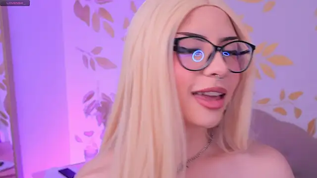 Misselektra   online show from September 18, 2025, 4:03 am