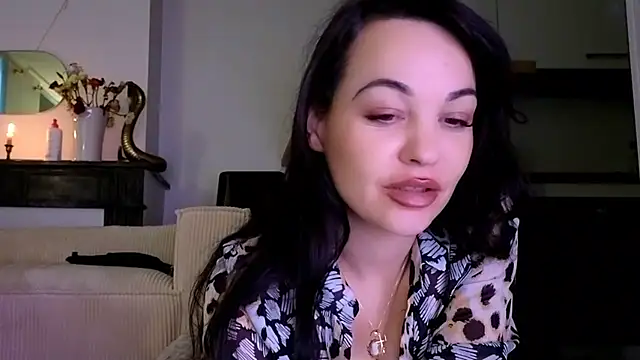 Lilie romeo online show from December 13, 2024, 4:05 pm