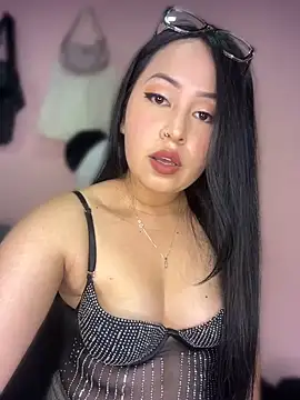 Noa Sakura  online show from May 6, 2026, 9:53 pm