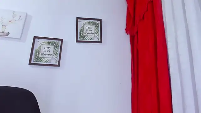 Snapshot of Victoria_Caruso chatting on December 7, 2024, 12:30 am Victoria Caruso online show from December 7, 2024, 12:30 am