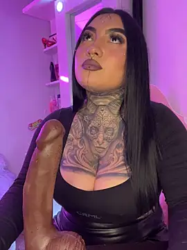 CloeeBeckam online show from November 11, 2025, 7:30 am