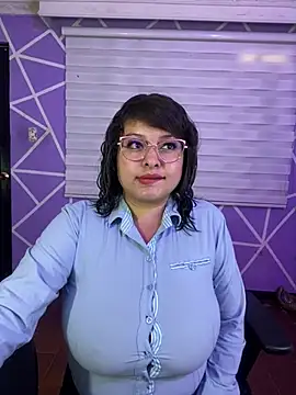 Snapshot of MiiaaJoness chatting on July 8, 2026, 4:44 pm MiiaaJoness online show from July 8, 2026, 4:44 pm