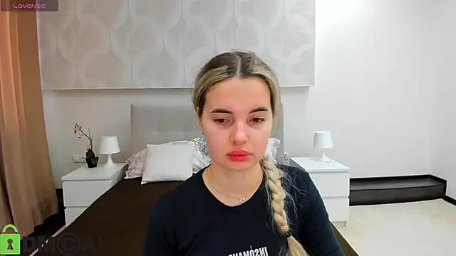 Donna Evans online show from April 20, 2026, 1:08 am