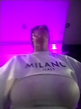 Snapshot of Hotasiansensation chatting on December 17, 2025, 4:24 pm Hotasiansensation online show from December 17, 2025, 4:24 pm