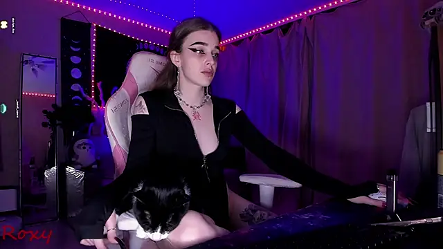 wet dream  online show from December 18, 2025, 7:42 pm