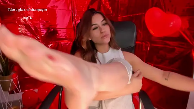 Snapshot of aliss_ev chatting on February 15, 2025, 7:28 pm aliss ev online show from February 15, 2025, 7:28 pm