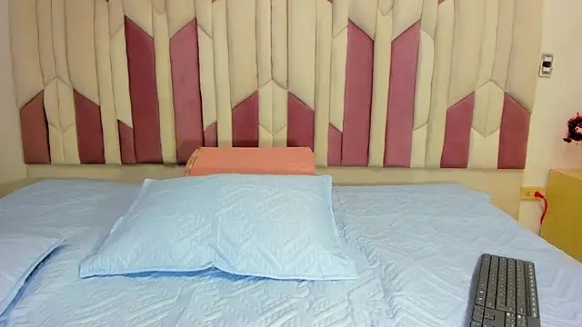 Snapshot of lucyy_gray chatting on February 19, 2025, 3:06 am lucyy gray online show from February 19, 2025, 3:06 am