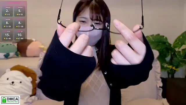 SUZU  online show from March 16, 2026, 1:04 pm