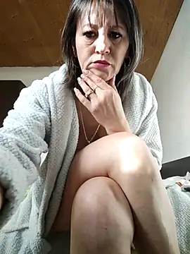 Snapshot of naughtymilfT chatting on February 12, 2026, 1:28 pm naughtymilfT online show from February 12, 2026, 1:28 pm