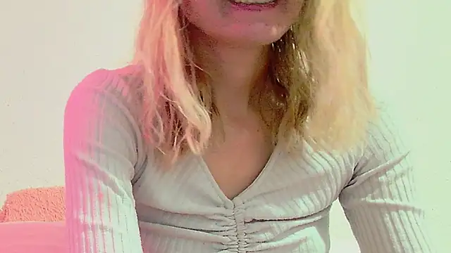 Snapshot of SecretAnni chatting on December 8, 2024, 10:41 am SecretAnni online show from December 8, 2024, 10:41 am