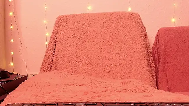 Snapshot of SecretAnni chatting on December 22, 2024, 9:11 am SecretAnni online show from December 22, 2024, 9:11 am