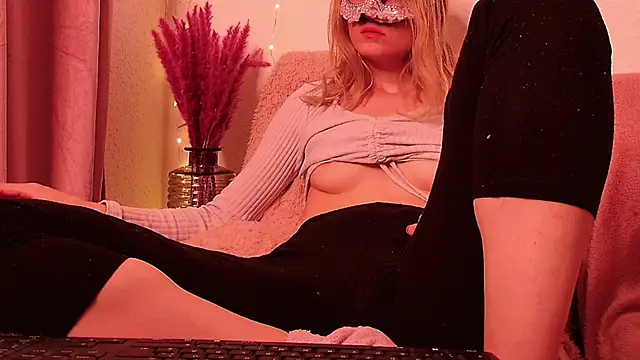 Snapshot of SecretAnni chatting on December 25, 2024, 5:16 am SecretAnni online show from December 25, 2024, 5:16 am