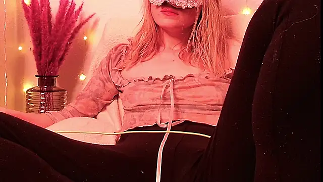 Snapshot of SecretAnni chatting on January 2, 2025, 9:43 am SecretAnni online show from January 2, 2025, 9:43 am