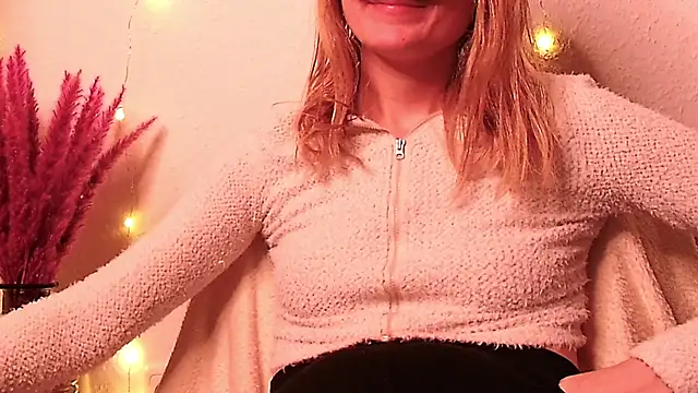 Snapshot of SecretAnni chatting on January 2, 2025, 7:29 pm SecretAnni online show from January 2, 2025, 7:29 pm