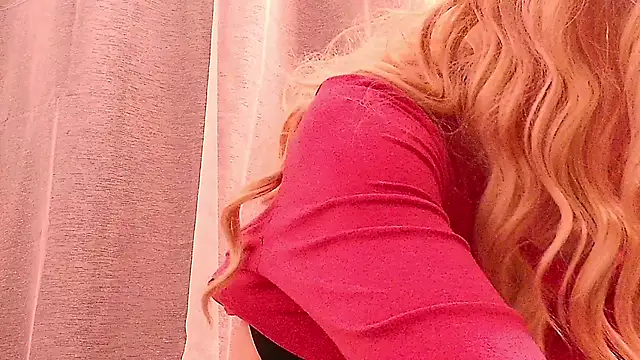 Snapshot of SecretAnni chatting on February 4, 2025, 11:49 am SecretAnni online show from February 4, 2025, 11:49 am