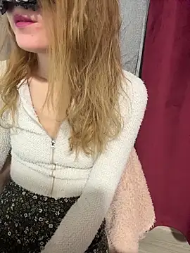 Snapshot of SecretAnni chatting on October 7, 2025, 9:34 pm SecretAnni online show from October 7, 2025, 9:34 pm