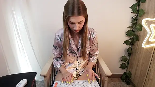 Snapshot of Miss_Christine_Cardo chatting on May 26, 2026, 6:48 pm Miss Christine Cardo online show from May 26, 2026, 6:48 pm