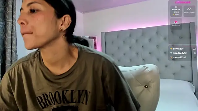 andykiuty online show from January 6, 2025, 5:06 pm