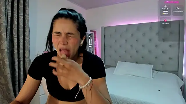 andykiuty online show from March 13, 2025, 8:22 pm